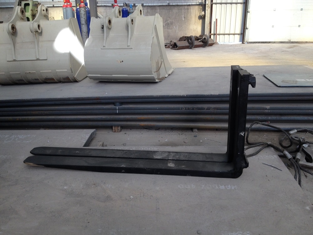 Forklift Fork Handling and Compact Attachments