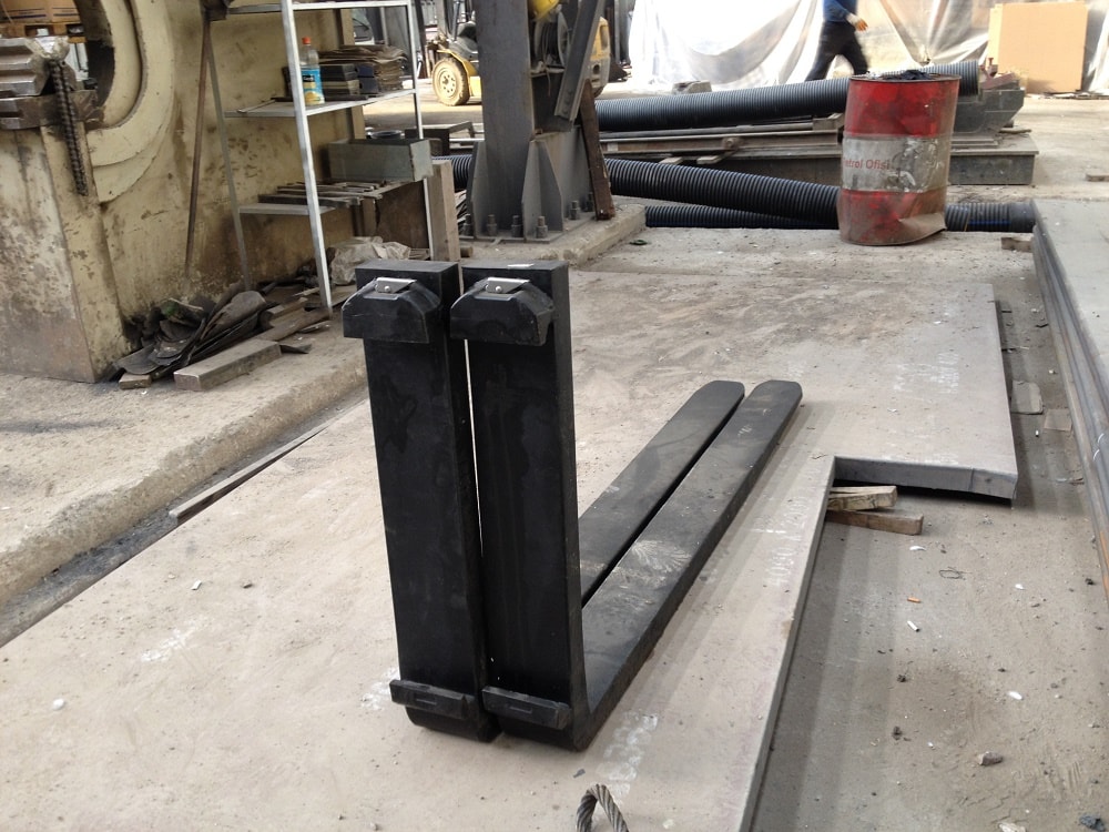 Forklift Fork Handling and Compact Attachments