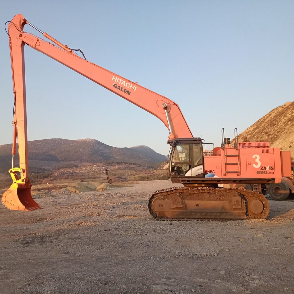 Hitachi ZX670 Long Reach Boom Arm