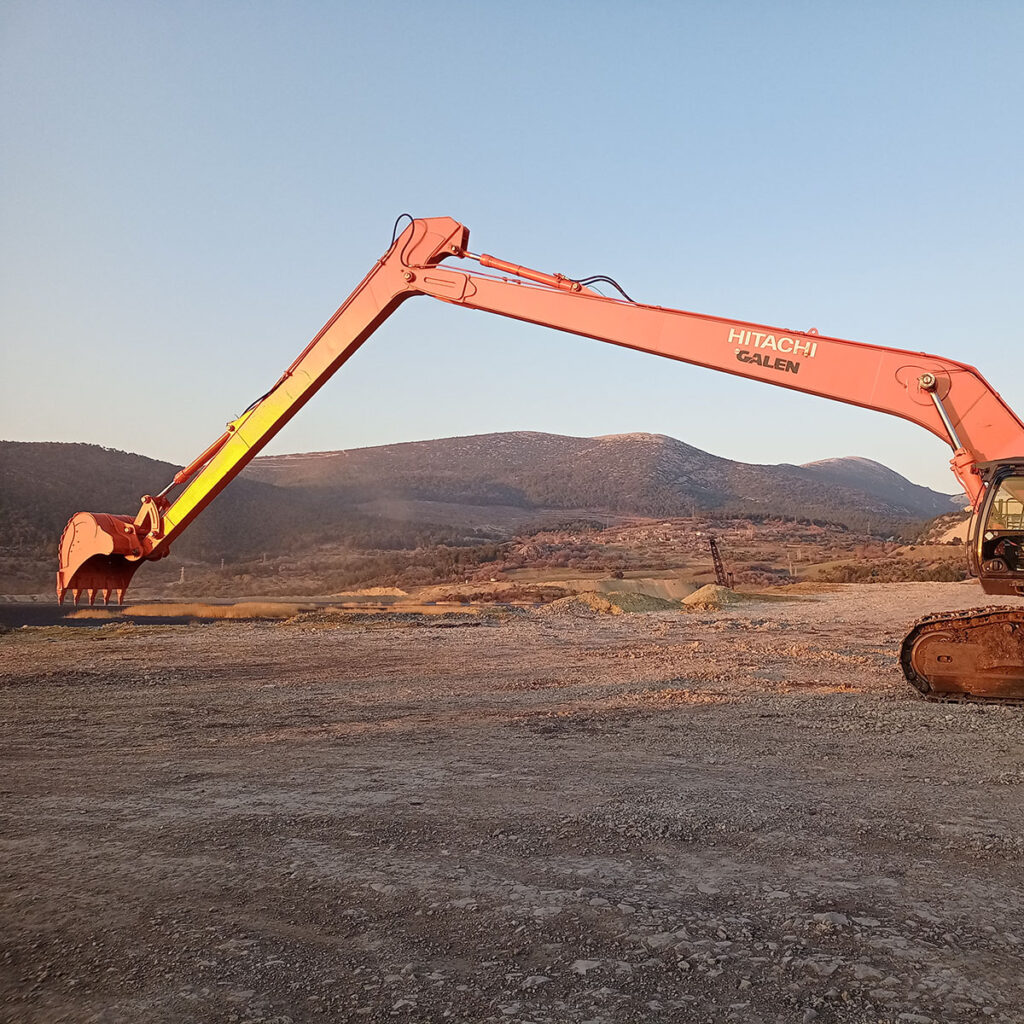 Hitachi ZX670 Long Reach Boom Arm For Excavator Canals Ponds