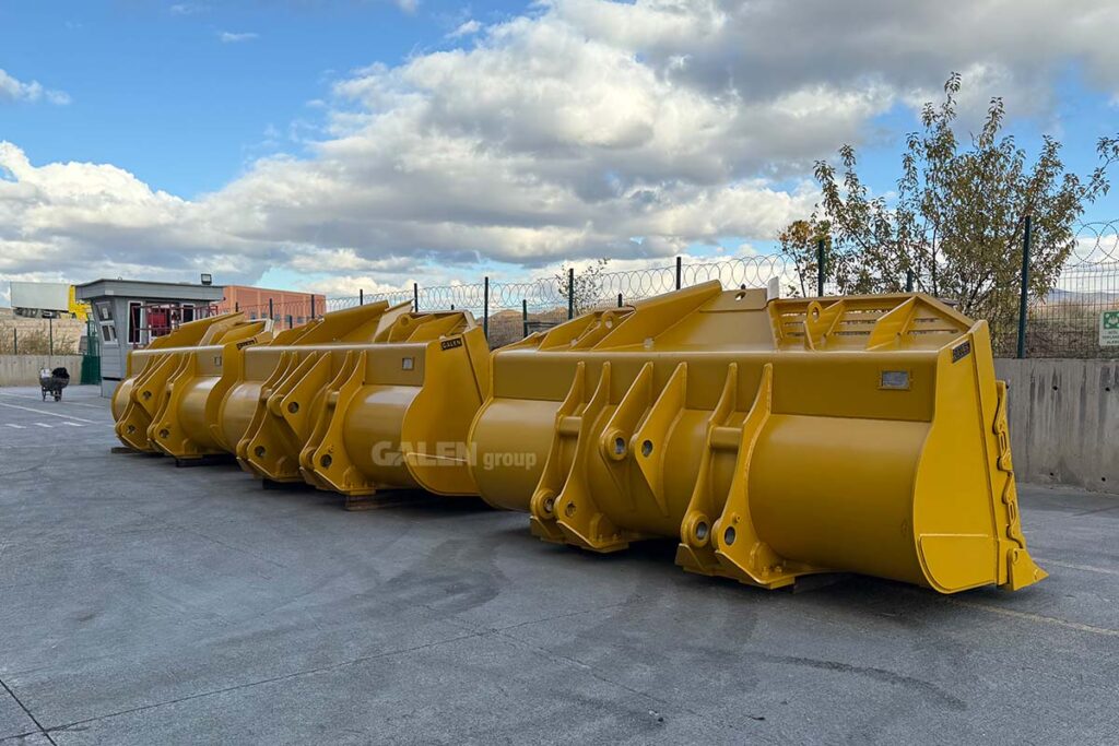 Komatsu WA475 Rock Bucket